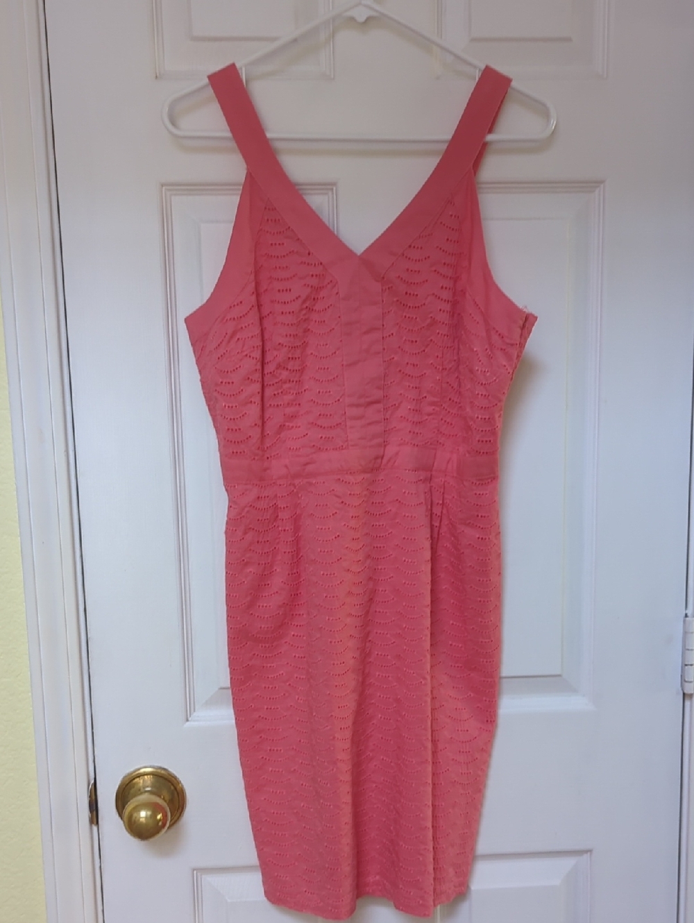 Old Navy Women's  Coral Eyelet Dress-size 6 💯 Cotton
